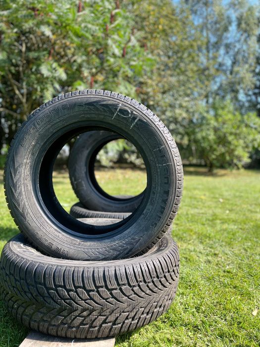 Opony zimowe do SUVA komplet Nokian Vr Suv 4 R18 235 x 65 x 18 st. bdb