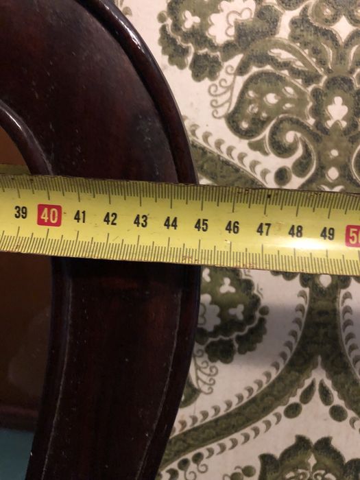 Espelho com moldura em madeira maciça