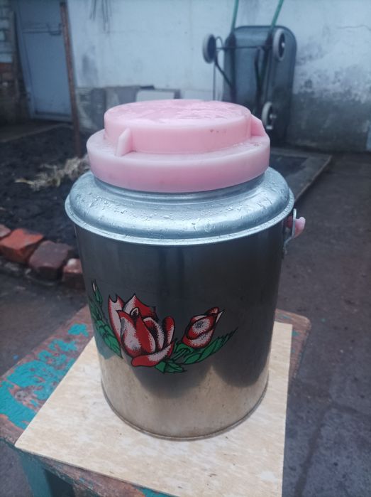 Продам термос  и набор для переноски питания