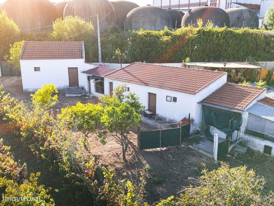 Armazem com Projecto para Moradia de Sonho T3 com Piscina — Cadaval E Pêro Moniz, Lisboa