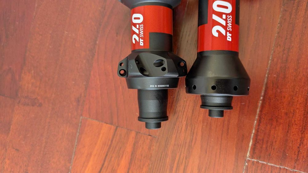 Cubos DT Swiss 240 NOVOS (Nunca Montados) - 9mm QR - Topo de Gama para Clássicas/Restauração