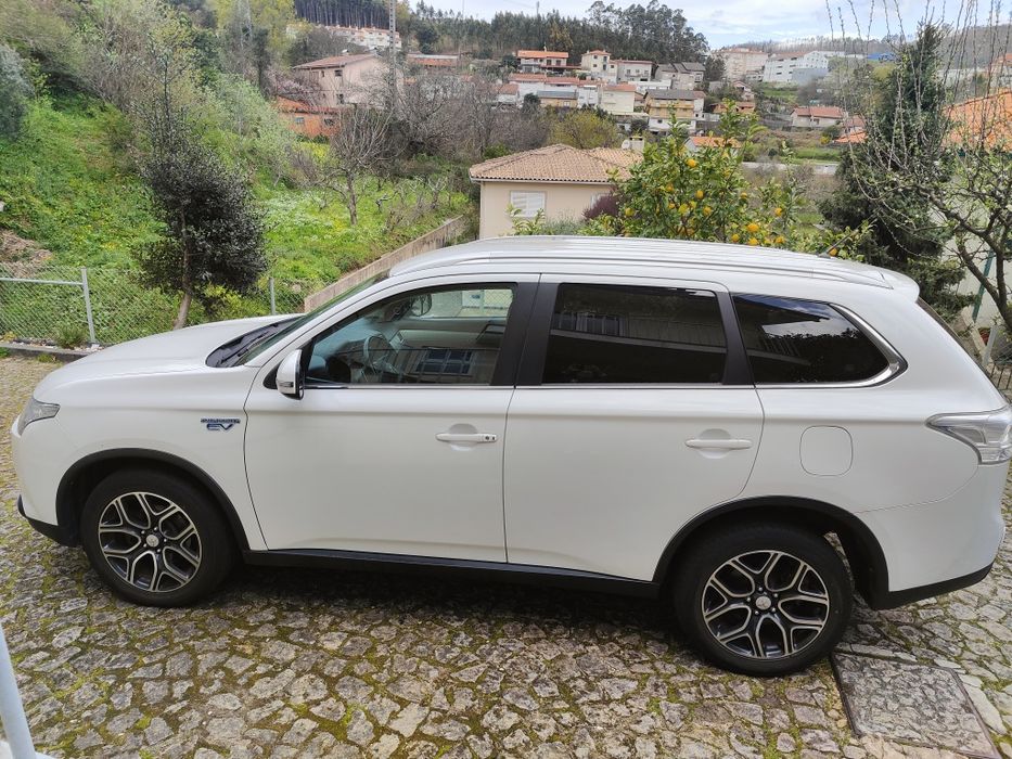 Mitsubishi Outlander PHEV Instyle 4WD 2013— Híbrido Plug-in
