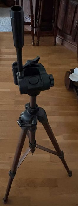 Tripé para câmara da marca Hama (saco + caixa)