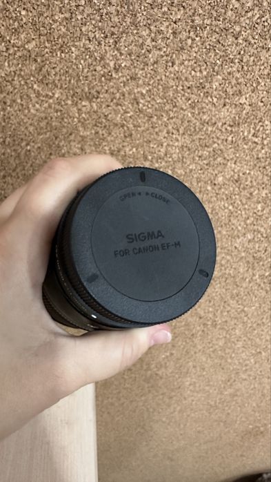 Ширококутний обʼєктив для Canon EF-M систем - Sigma AF 16mm f / 1.4