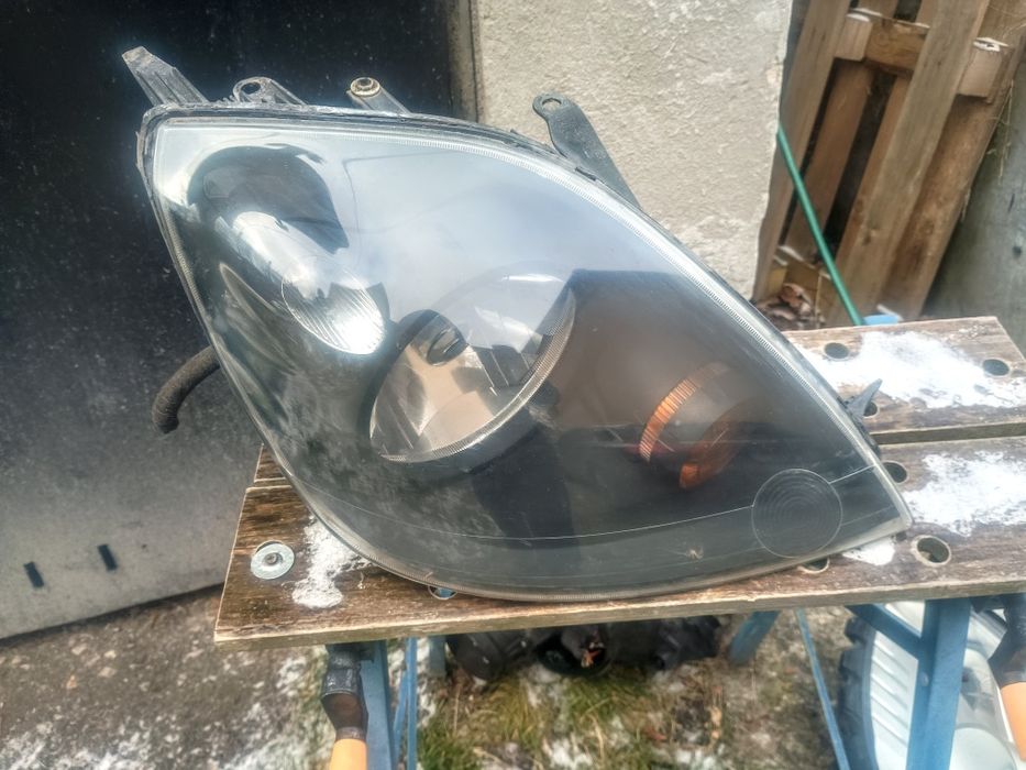 Ford Fiesta MK6 VI Fl Lift lampa przednia prawa AL