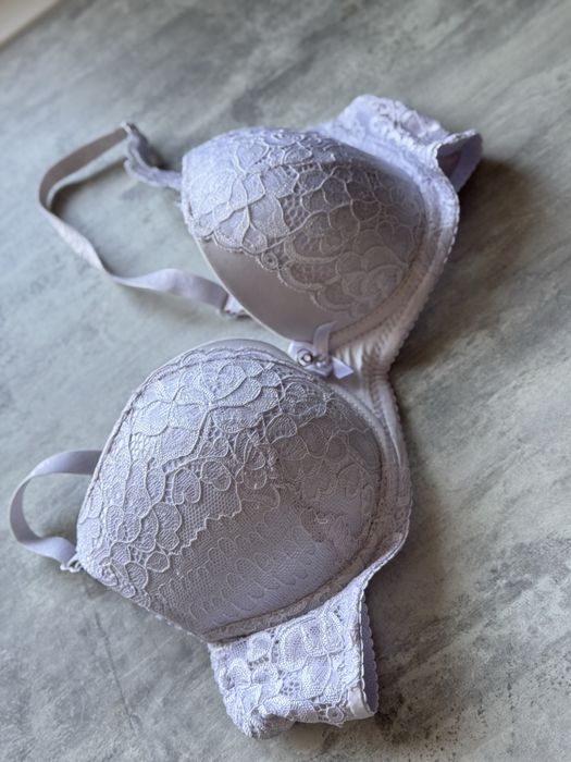 Бюстгальтер білий мереживний 75B стан ідеальний