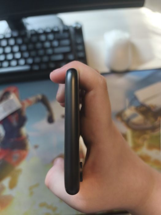 Продам iPhone XR на 64 ГБ