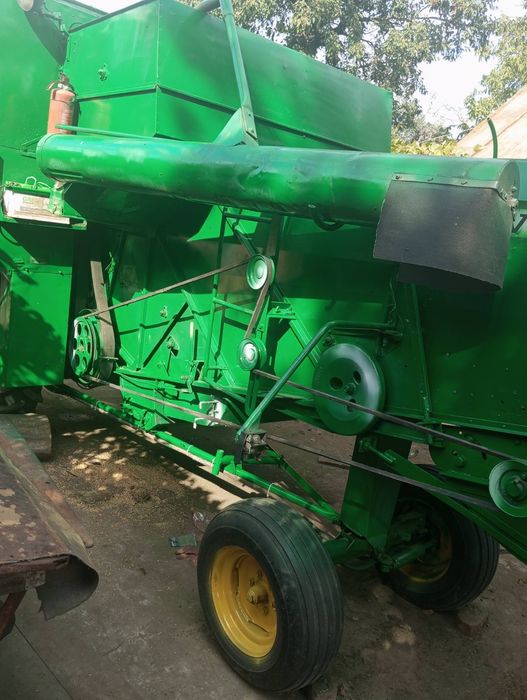 Комбаїн вольво 800