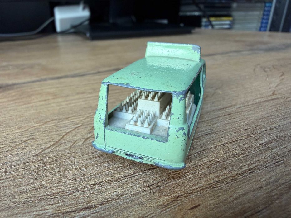 Samochodzik Matchbox # Commer Bottle Float  No. 21