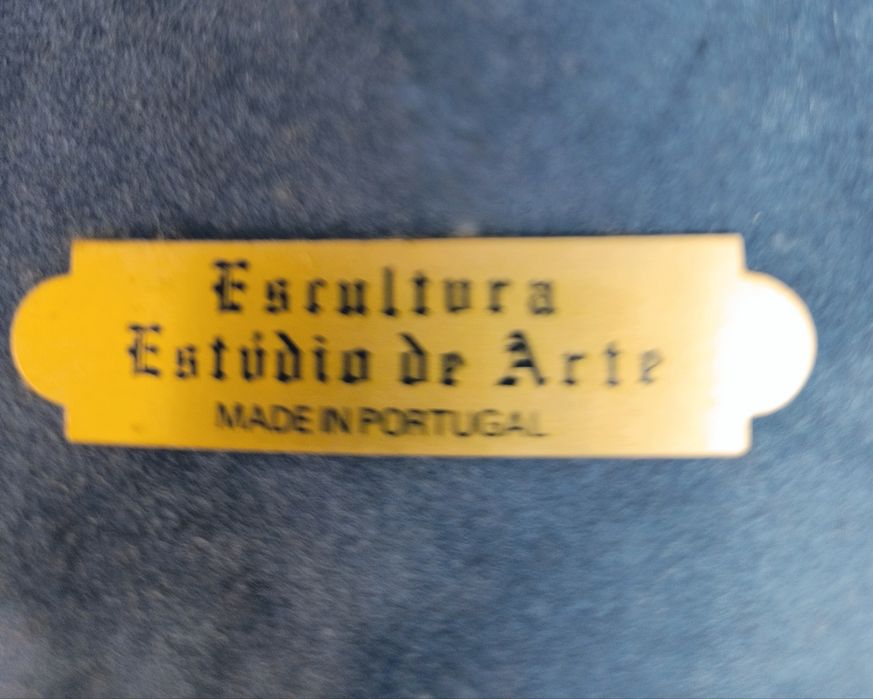 Quadro em veludo, com escultura em bronze, certificado, como novo