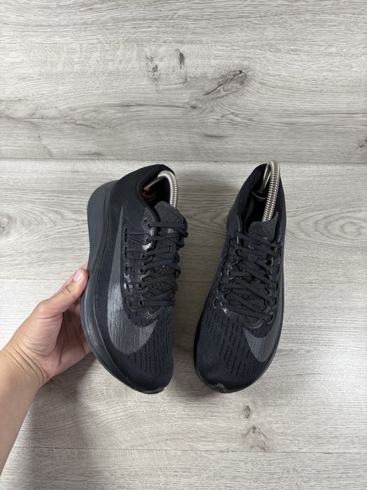 Nike Zoom Fly жіночі кросівки 39 розмір бігові сітка