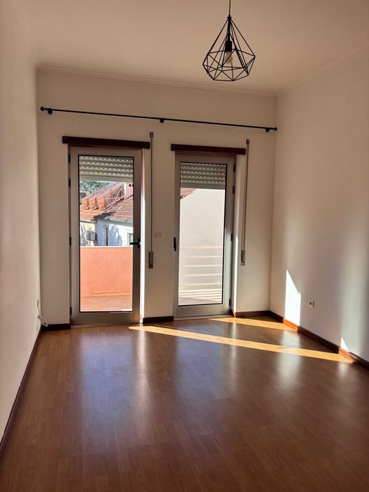 Apartamento T2 com garagem Rua do Brasil