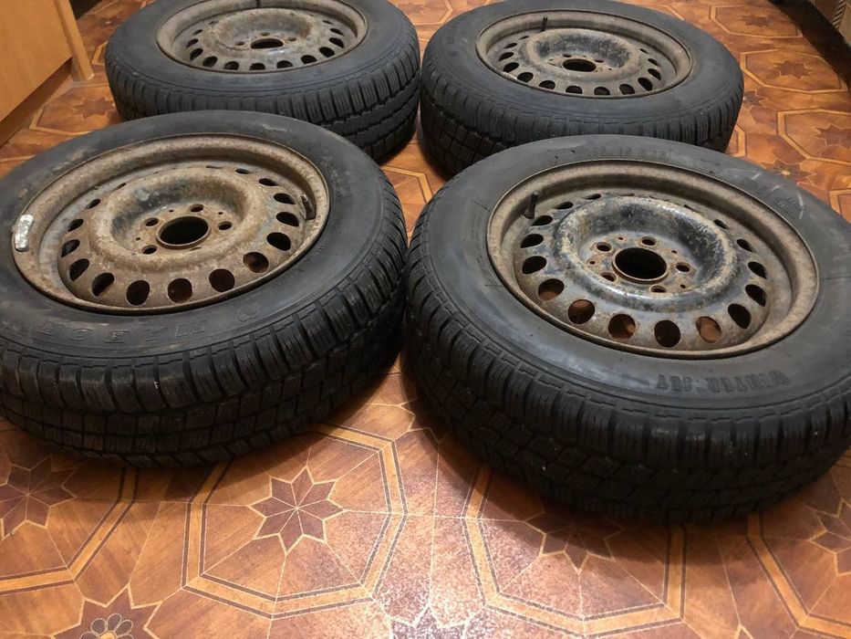 Шиниз дисками R15 +  ковпаки Mercedes