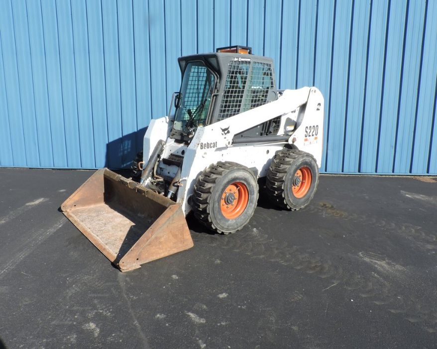 Бобкэт S220 Услуги. В аренд Bobcat Мини погрузчик бобкет минипогрузчик