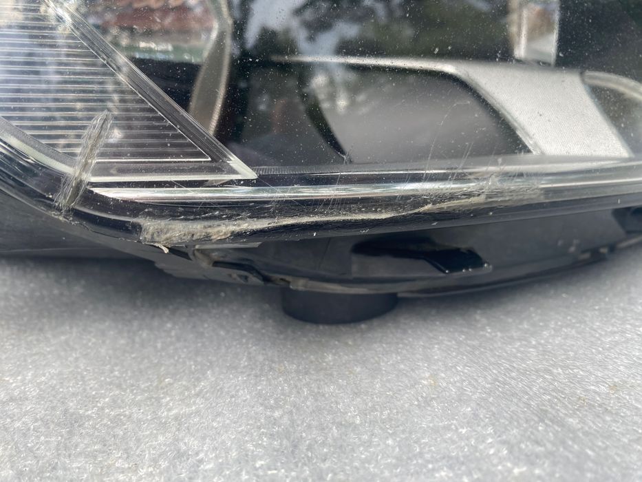 Передня фара Volkswagen Golf 7