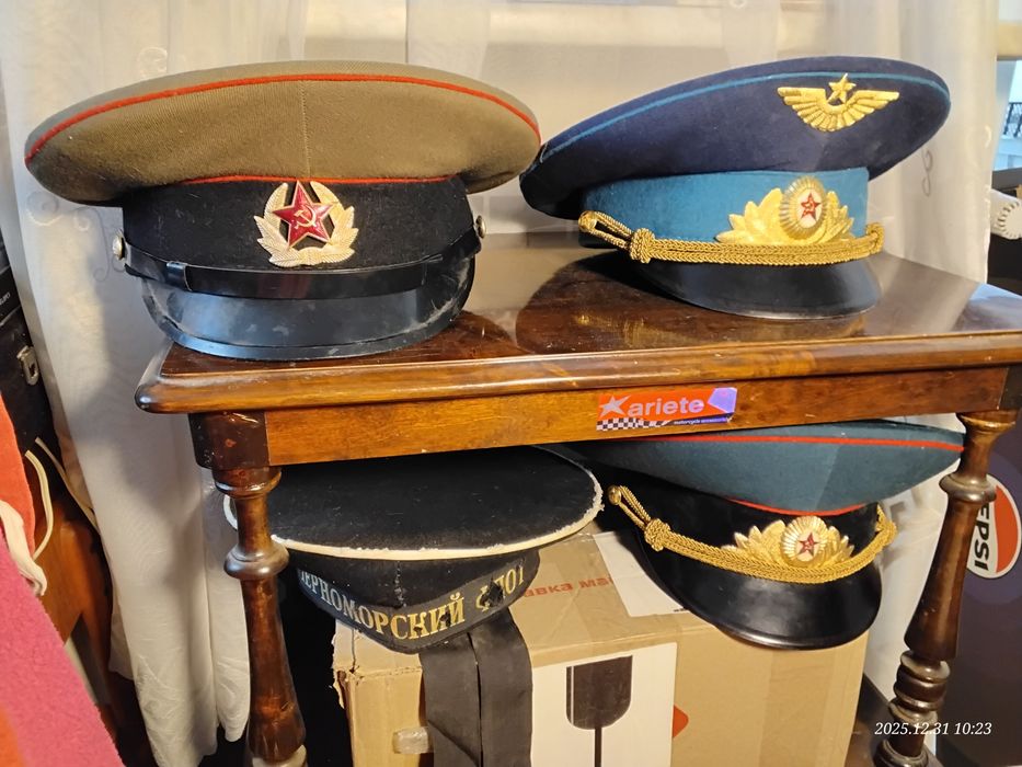 Czapki oficerskie z czasów ZSRR Lotnictwo,  Straż graniczna, CA- armia