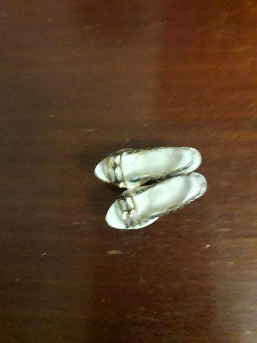 Бусы бижутерия брошь