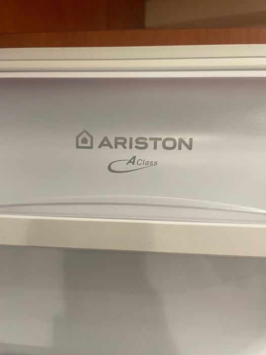 Frigorífico de encastre Ariston
