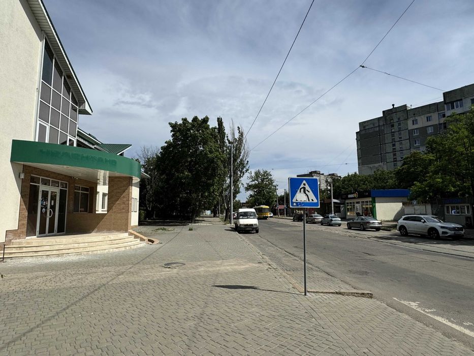 6 Слобідська  окремо стояча будівля 1000 кв.м. ціна 100000 грн/міс