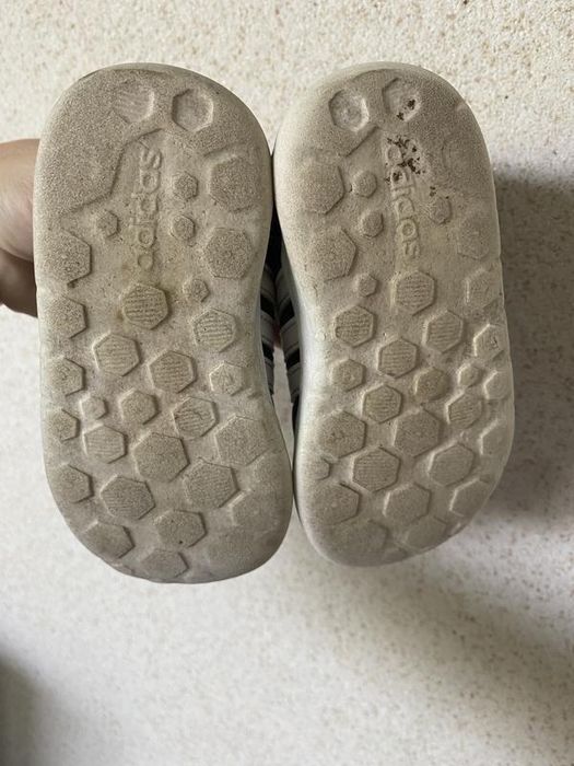 Кросівки adidas розмір 21. (устілка 12 см)