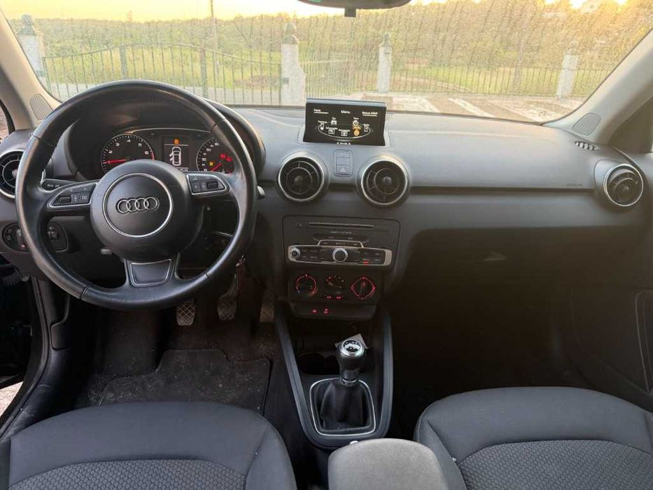 Sinistrado 57601 km Audi A1 Sportback 1.0 TFSI Ultra