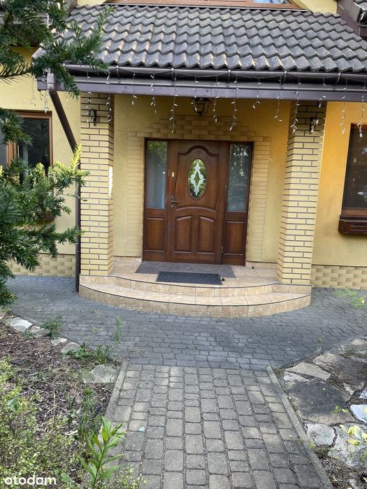 Przytulny dom blisko centrum Starych Babic. 200 mkw.