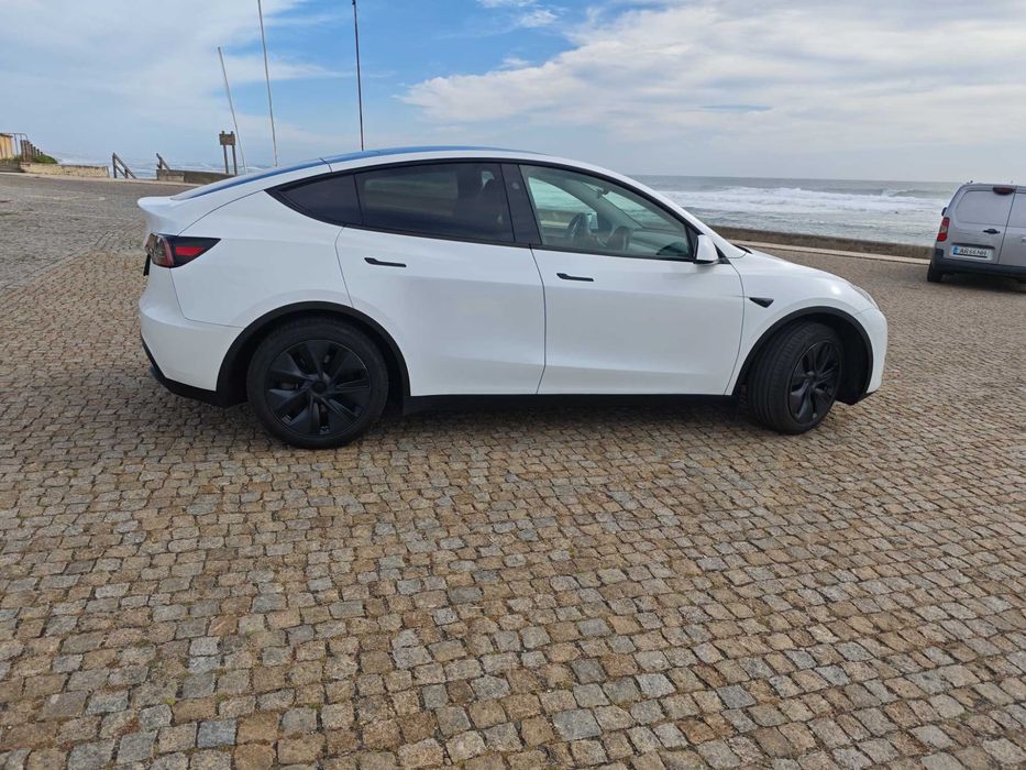 Tesla model Y premium Long Range RWD 2024