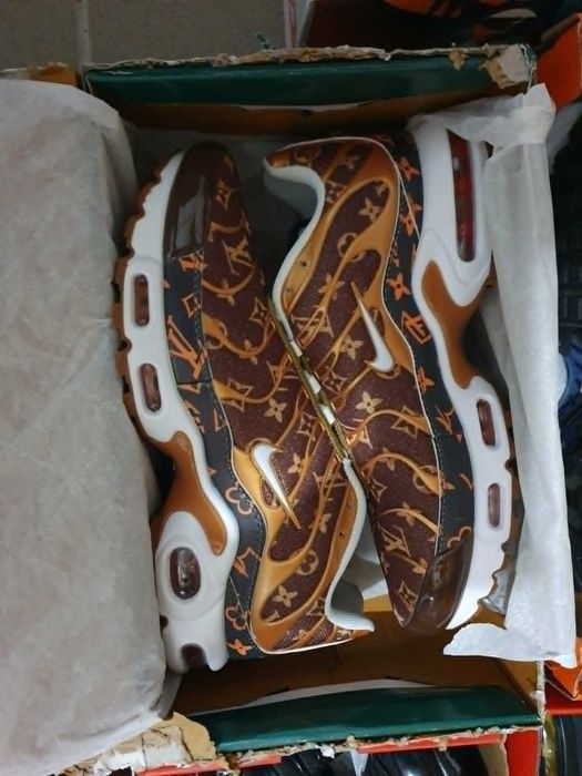 Nike Air Max plus LV