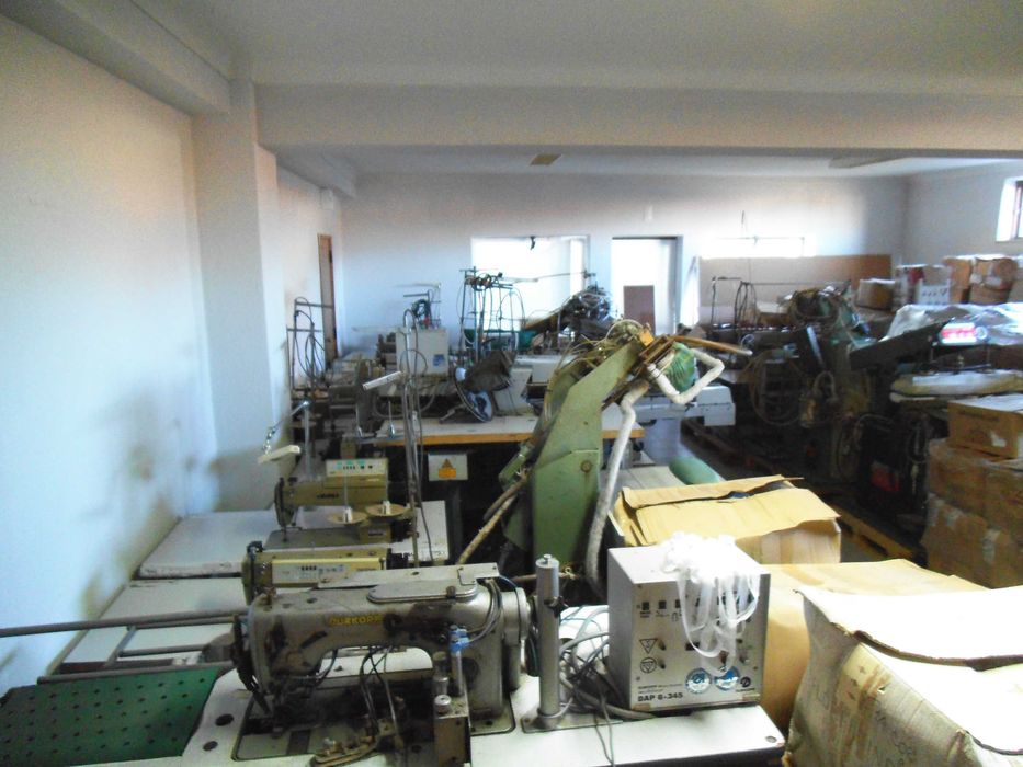 Máquinas de costura e prensas