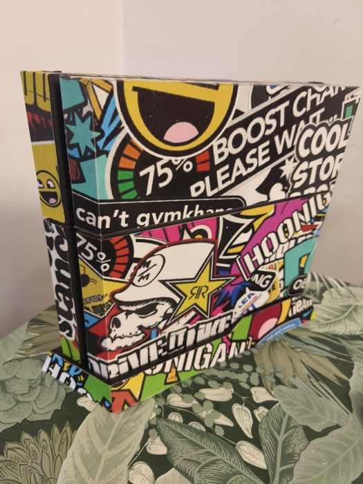 PS4 1T com comando e jogos