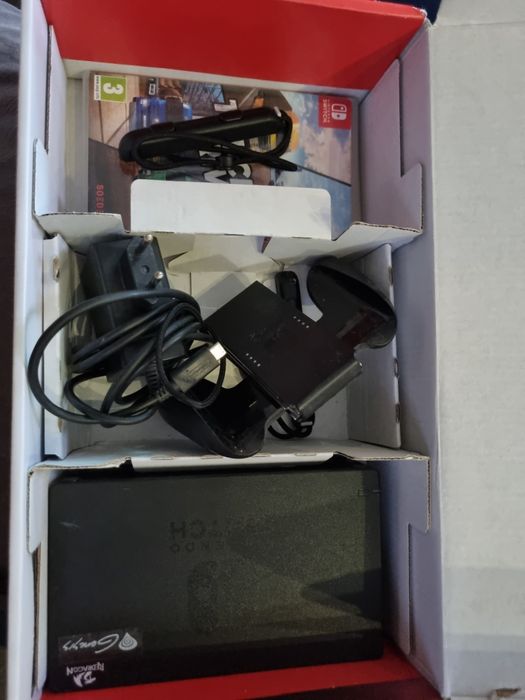 Nintendo Switch (Komplet) – Stan Idealny, użyta kilka razy