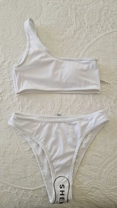 Bikini cor branca Shein, tamanho M novo, nunca usado