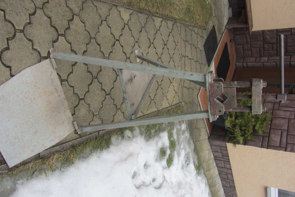 Imadło do rur ze stojakiem i gwintownicą