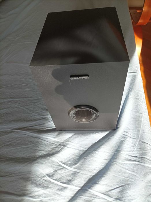Sprzedam głośnik niskotonowy do kina Creative do kina domowego.
