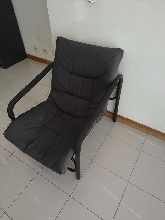 Cadeira de Visitante Confortável para Escritório ou Sala de Espera | Oportunidade | Para Desocupar