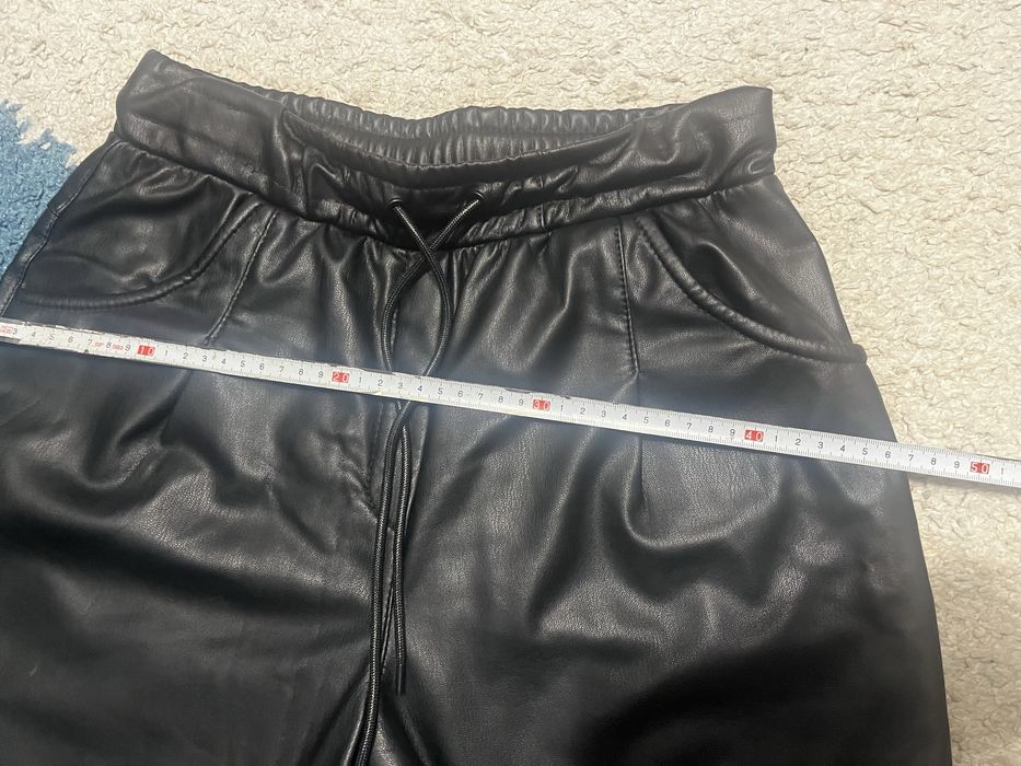 Пакетом: Шкіряні штани та двоє джинс за ціною 1