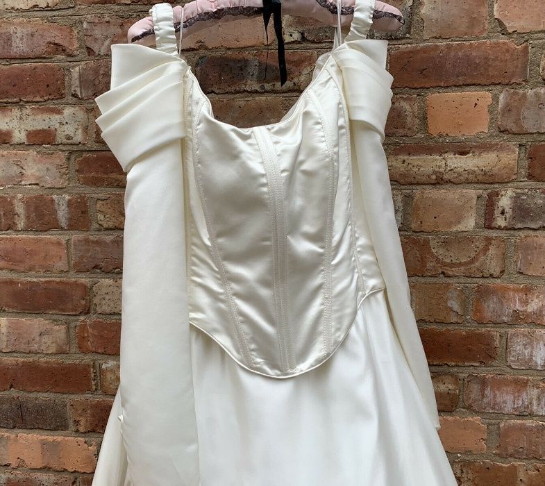 NOVO e Único - VESTIDO DE NOIVA - Ronald Joyce - branco pérola - T40