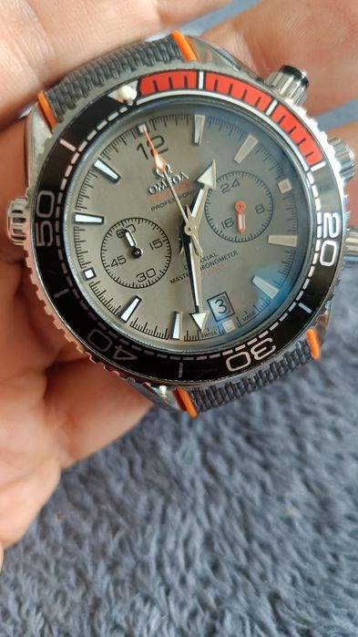 Duży fajny zegarek chronograf