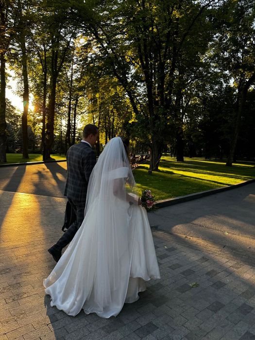 Весільна сукня, біла сукня