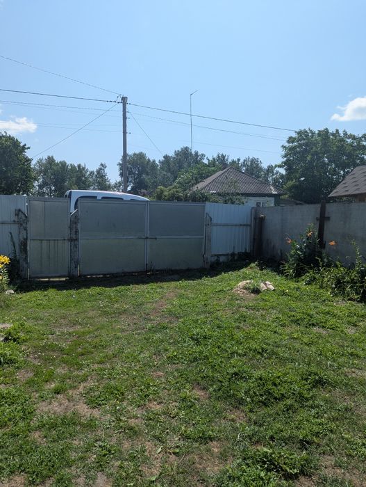 Продається хороший житловий будинок з господарськими спорудами
