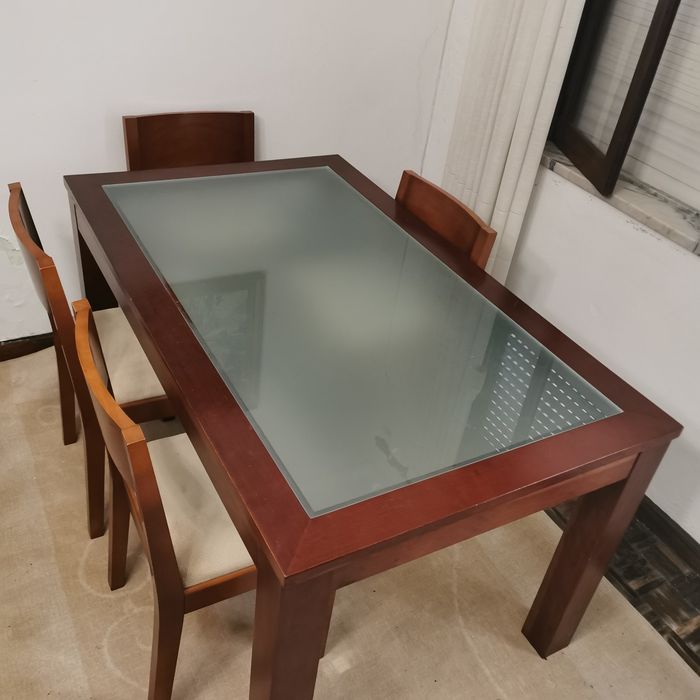 Mesa de jantar com 6 cadeiras