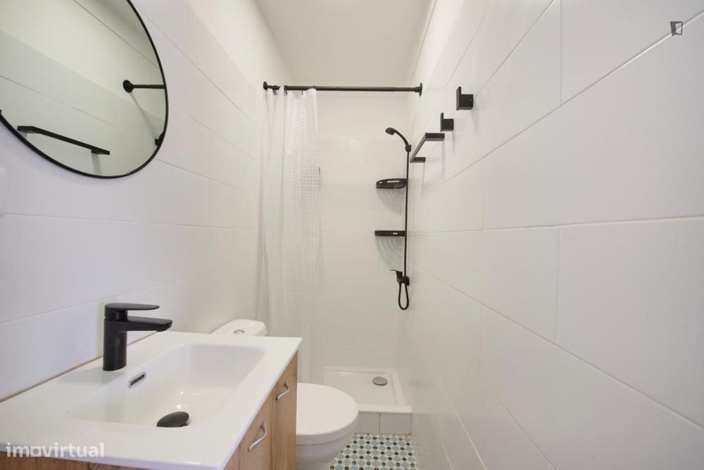 Quarto - localizado em Arroios Lisbon