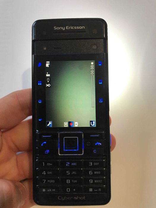 Sony Ericsson C902 retro (telefon Jamesa Bonda z 007 Quantum of Solace)