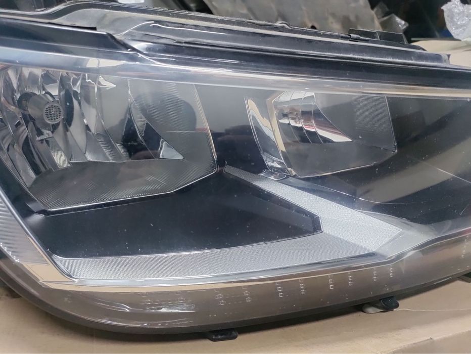 Фара права Фольксваген Тігуан 2