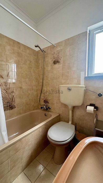 Quarto com Varanda Privada – Alto do Espargal, São Domingos de Rana