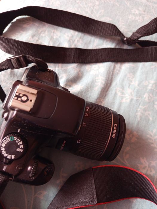 Фотоапарат профессиональной сьемки.   Cannon с чехлом
