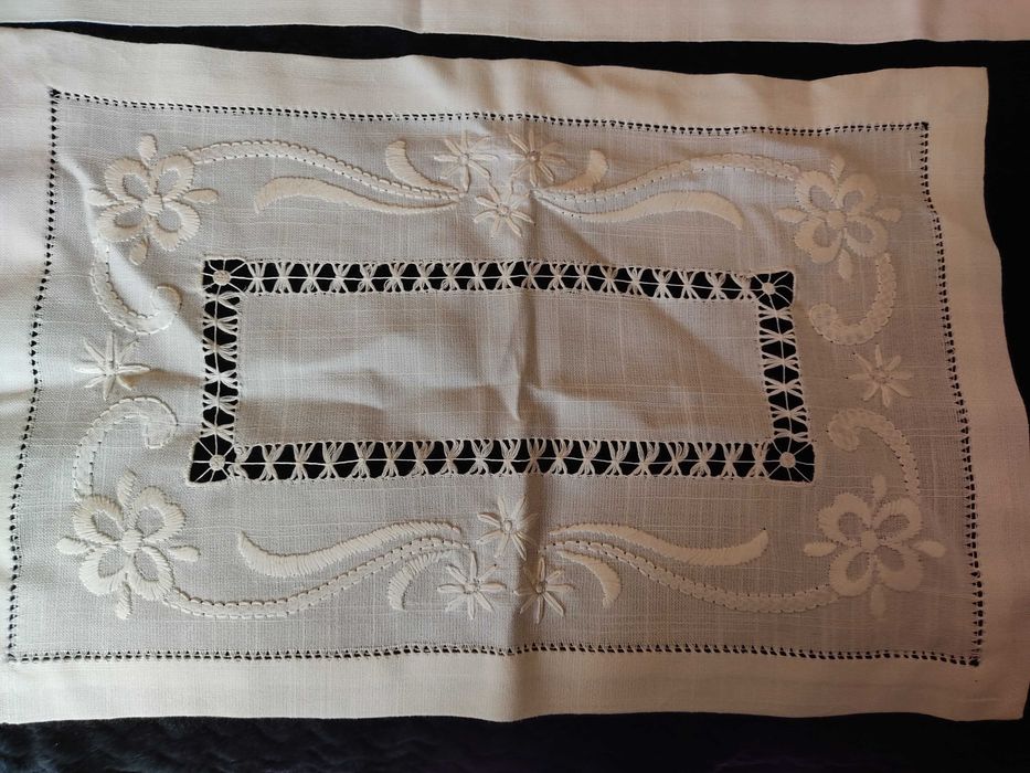 Conjunto de 2 panos de linho bordado