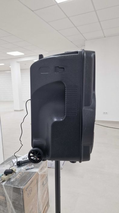 Coluna Amplificada 15" 700W USB/BT/SD Tripé + Micro sem fio