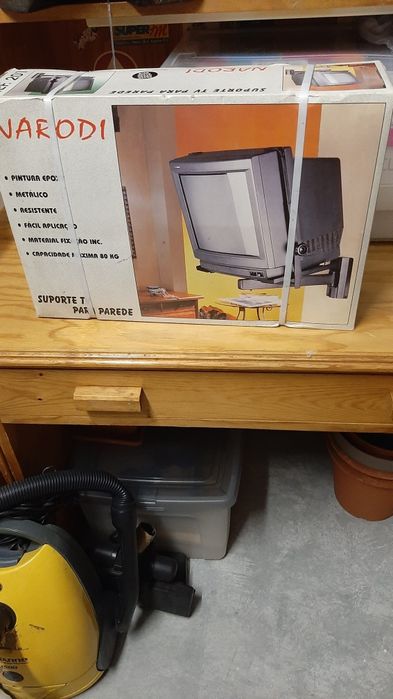 Suporte de parede  para TV novo