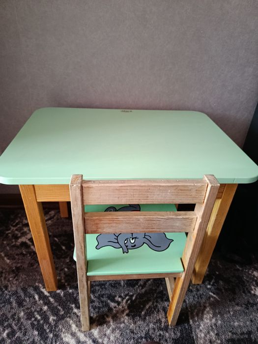 Продам стіл з стільцем